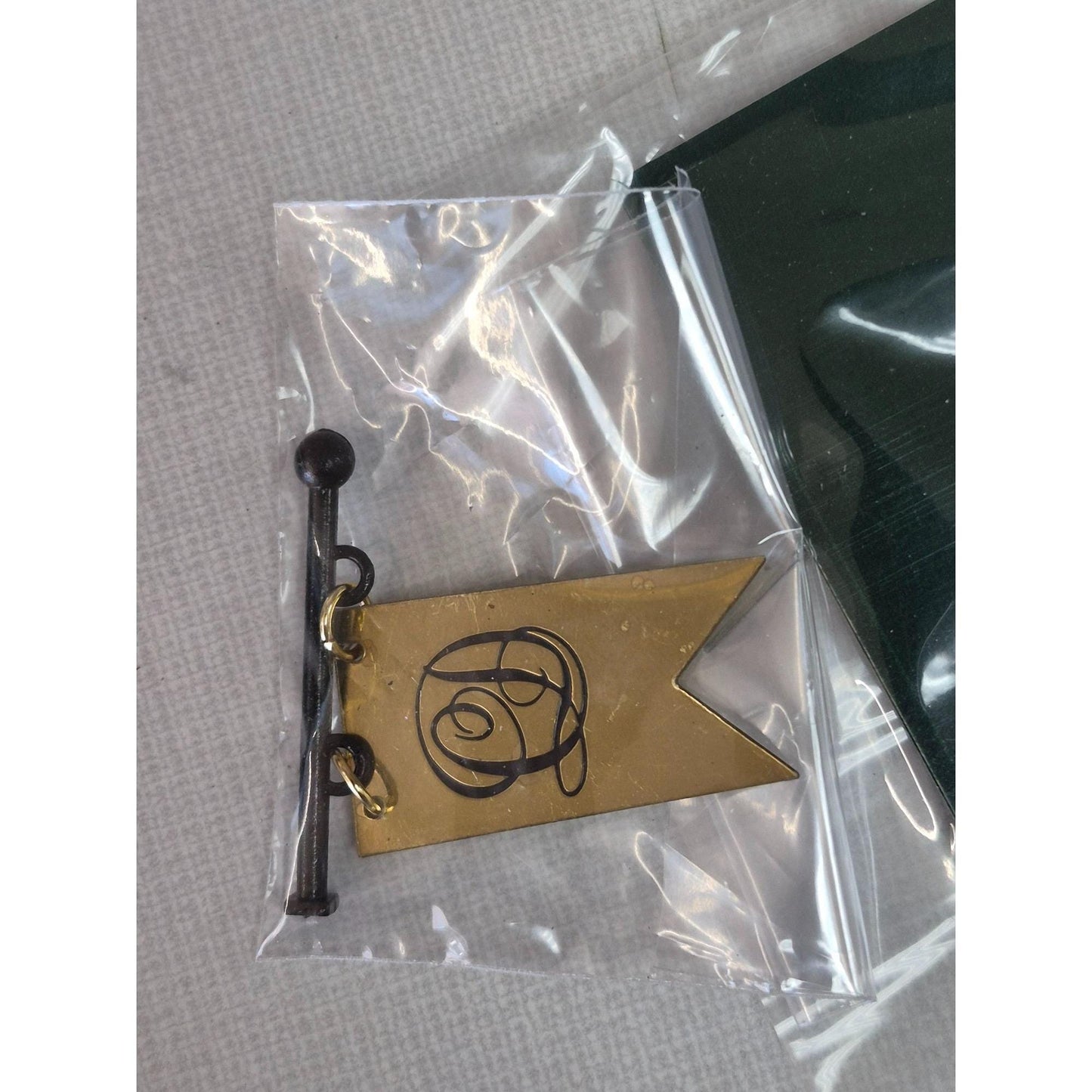 Department 56 Dickens Village Series "The Grapes Inn" 5th Edition 1996