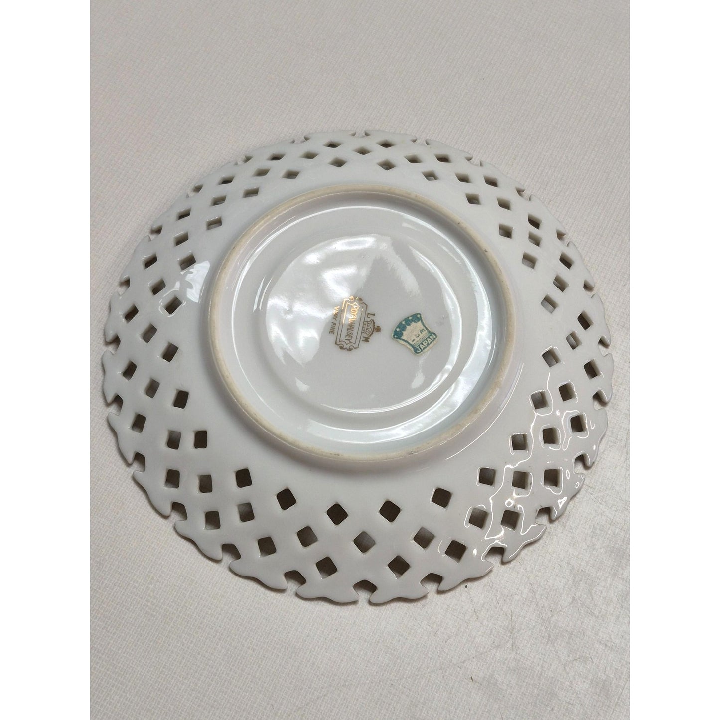 Vintage Lipper & Mann Royal Halsey Fine China Lattice Porcelain Luster Sauce Dish