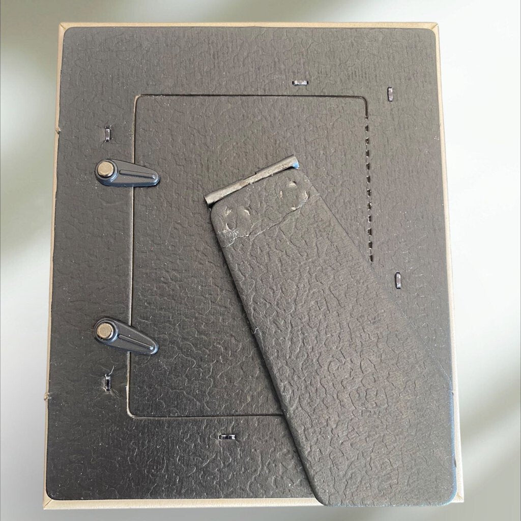 Elegant 2.5x3.5 Vertical Photo Frame