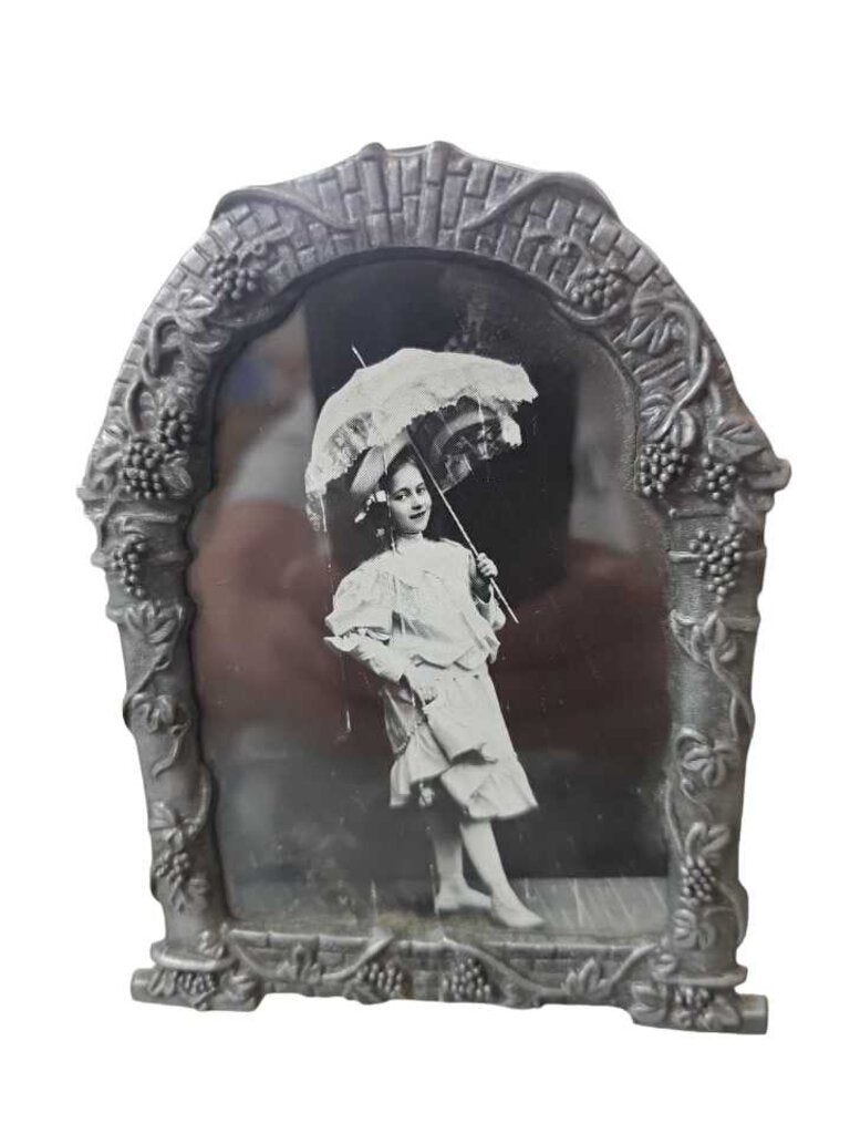 Picture Photo Frame Nickel Tone fits photo 3.5x 5.5 Grape Vine Arched