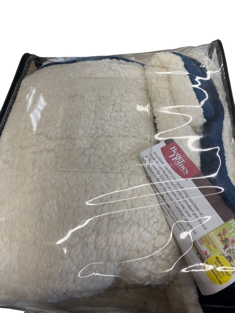 Textured Velvet Plush Comforter Full/Queen