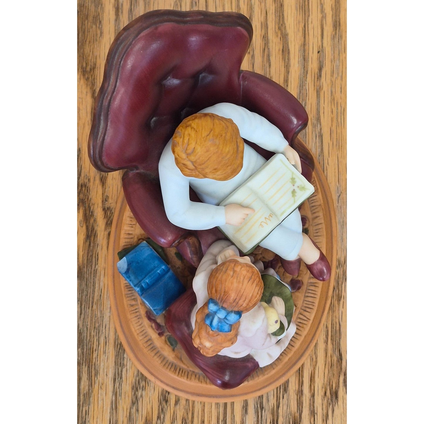 1983 Christmas Memories Plate & Figurine Set = CHIP