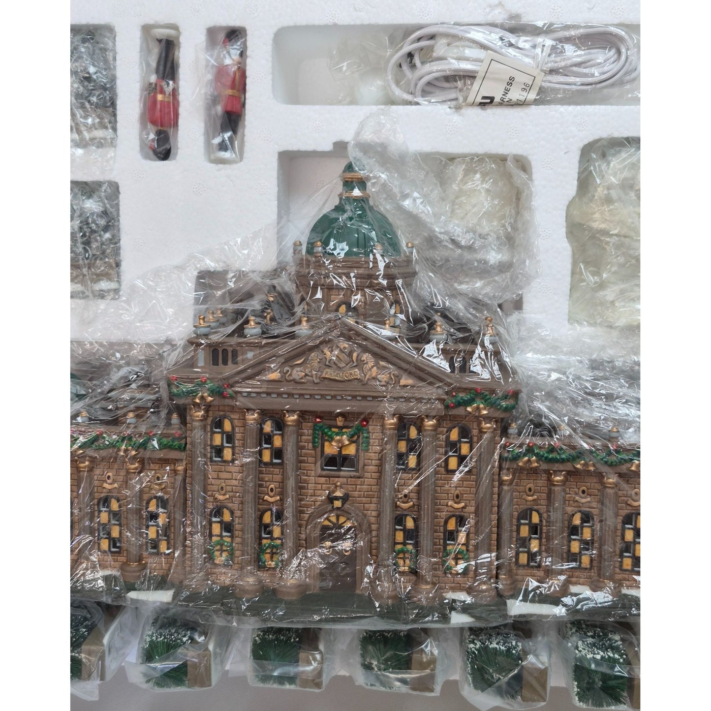 Dept 56 Ramsford Palace Heritage Village 1996 • Limited Edition • 17-Piece Set • Mint in Box