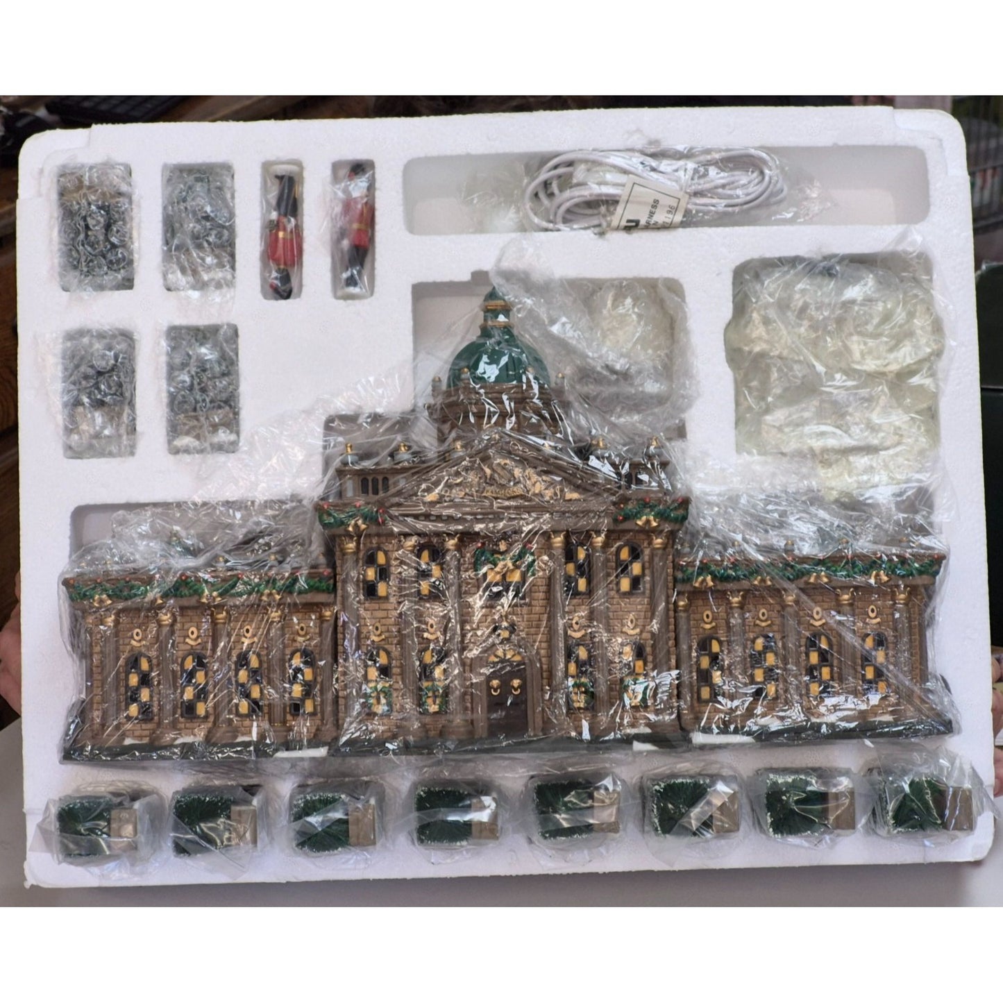Dept 56 Ramsford Palace Heritage Village 1996 • Limited Edition • 17-Piece Set • Mint in Box