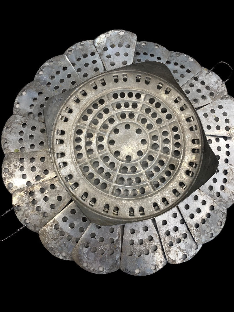 Folding Strainer Footed Hot Plate