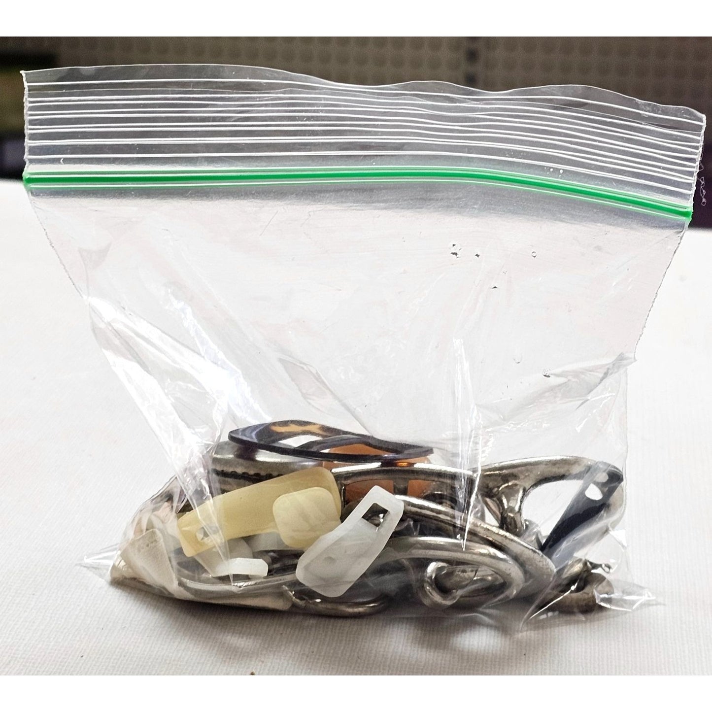 Buckles Zippers & Hardware