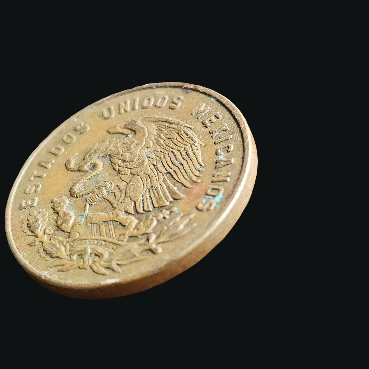 1968 Mexican Cinco Centavos Coin With Eagle & Snake Design