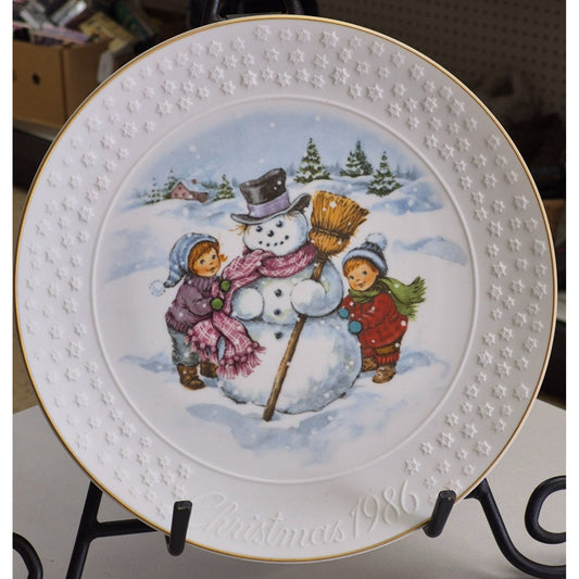 1986 Avon A Childs Christmas Collector Plate Porcelain Trimmed In 22K Gold Decorative Holiday Display