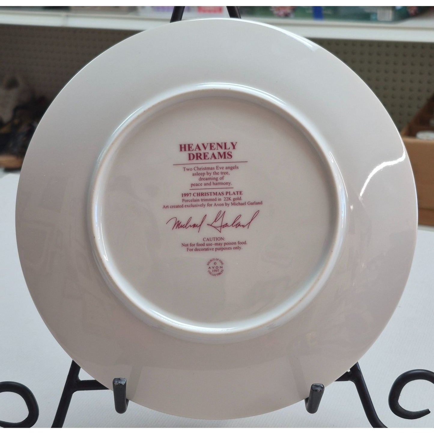 1997 Avon Heavenly Dreams Christmas Plate By Michael Garland 22K Gold Trim Decorative Collectible
