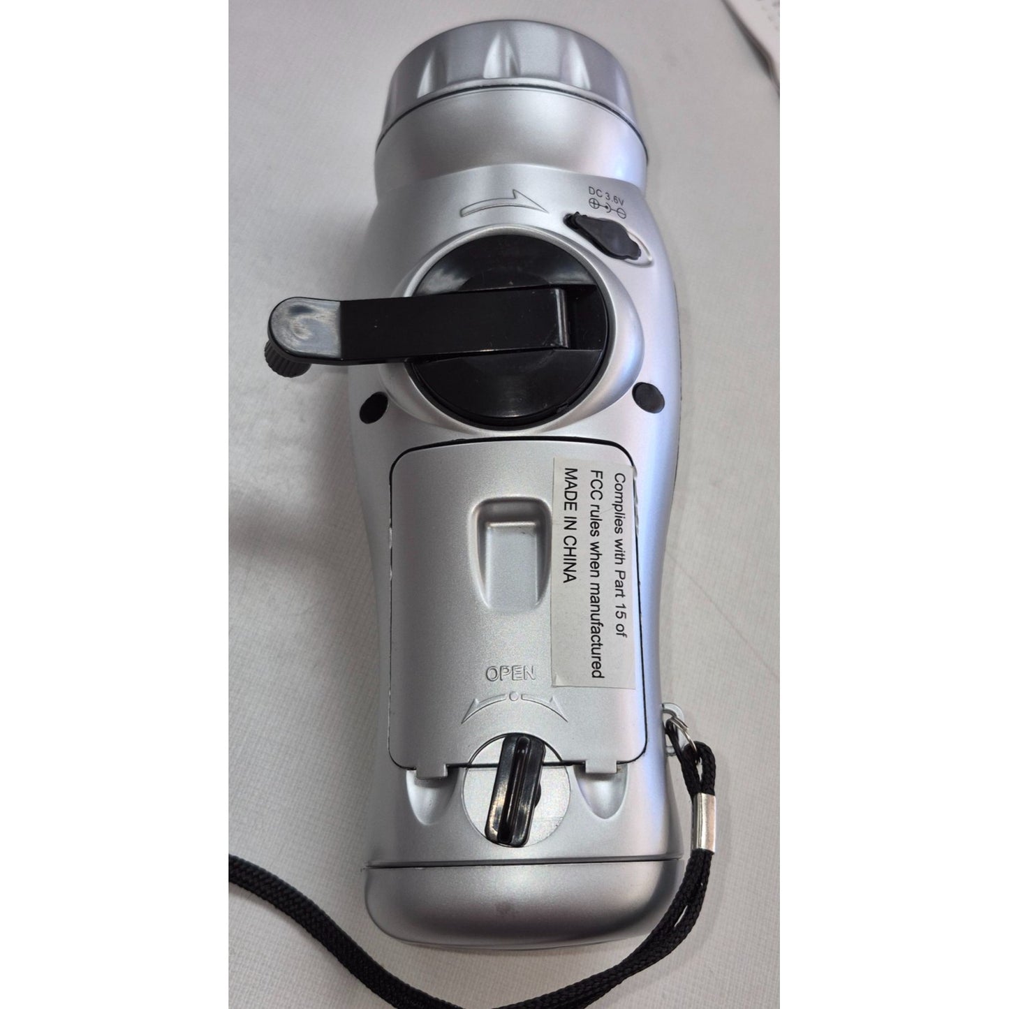 AM/FM Radio Hand Crank Flashlight