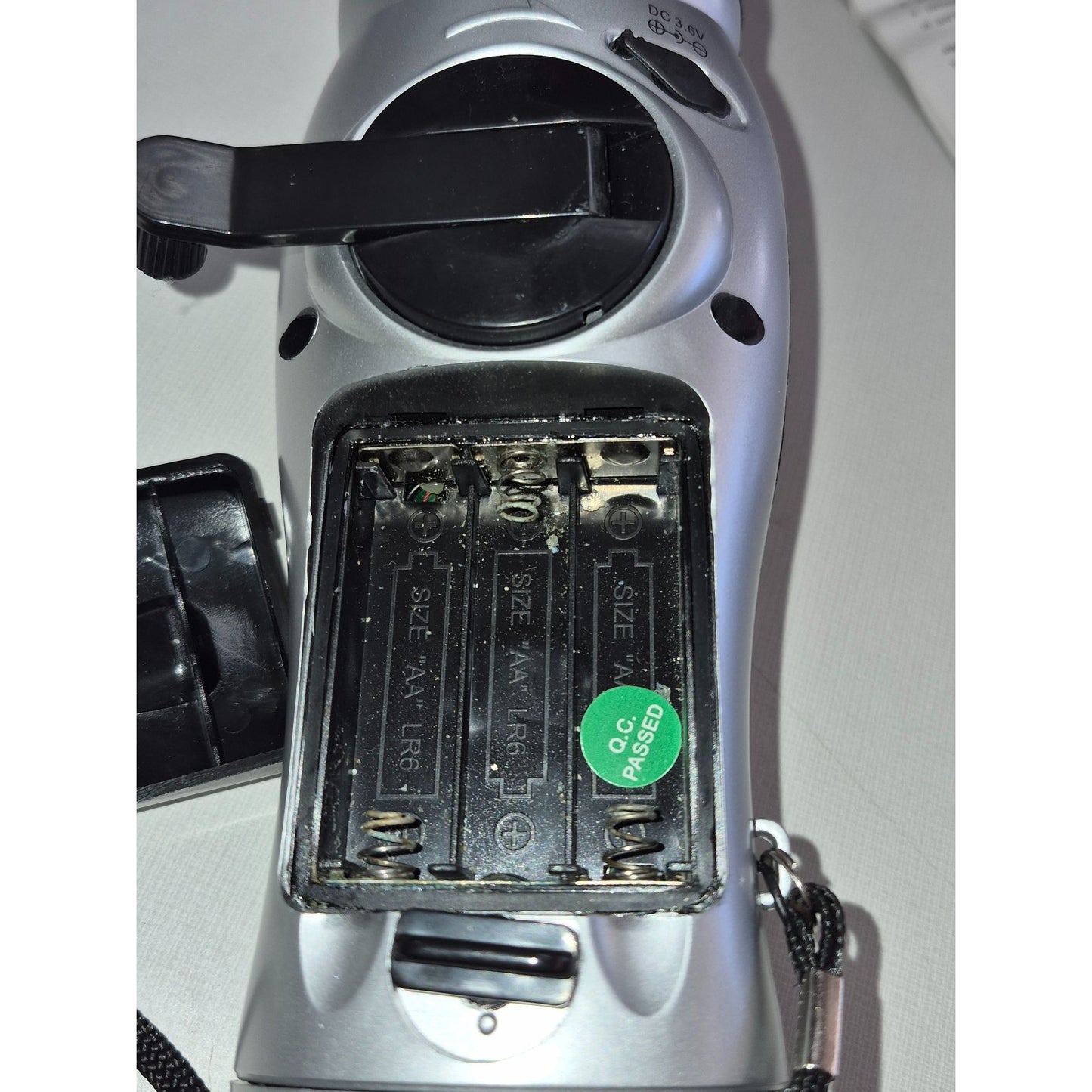 AM/FM Radio Hand Crank Flashlight