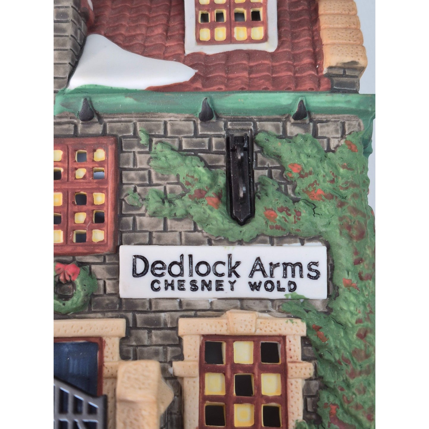 Dickens Village Series "Dedlock Arms" Illuminated House By Department 56