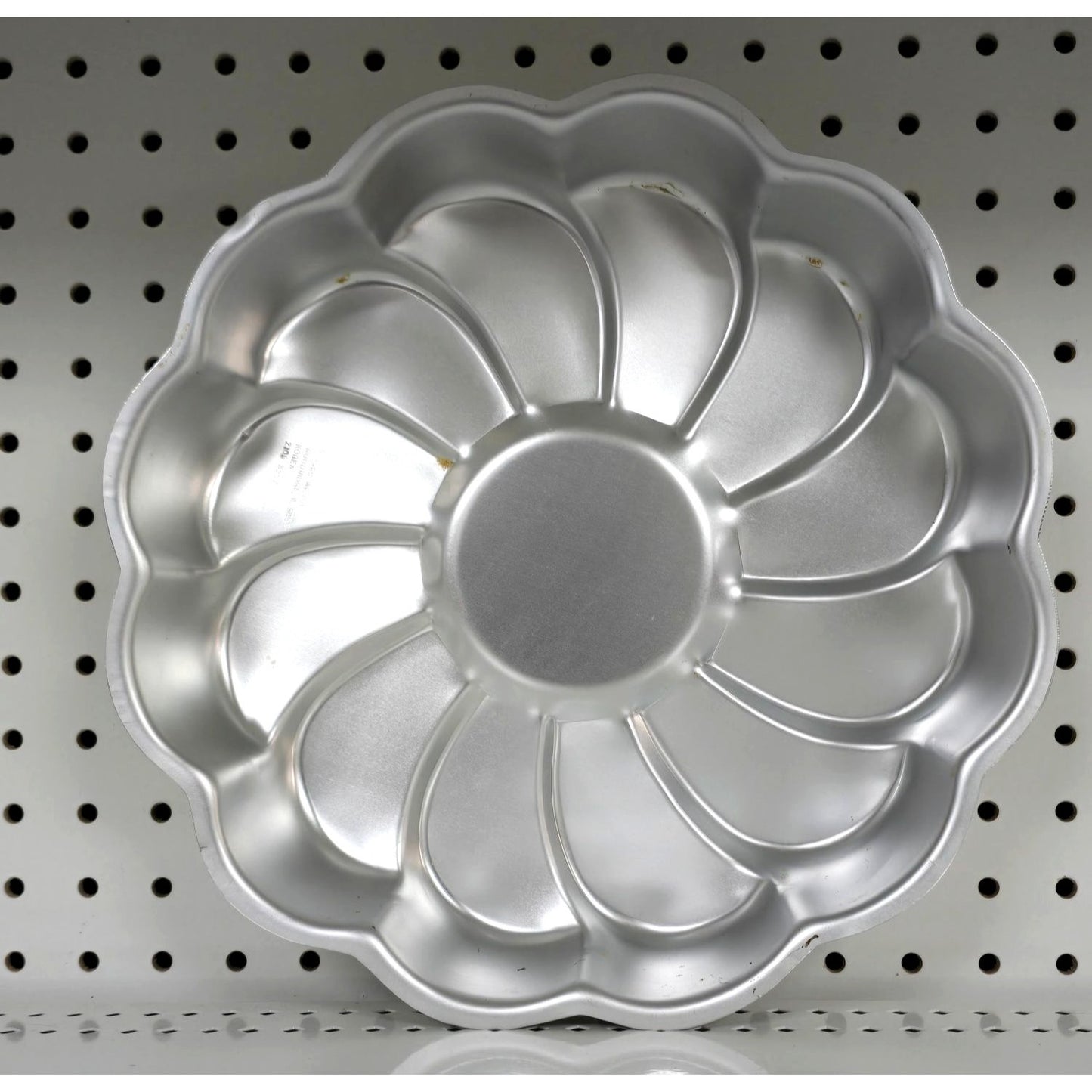 Wilton Viennese Swirl Mold 10.5" Aluminum Elegant Design For Cakes Desserts & Salads Durable Construction Dishwasher Safe