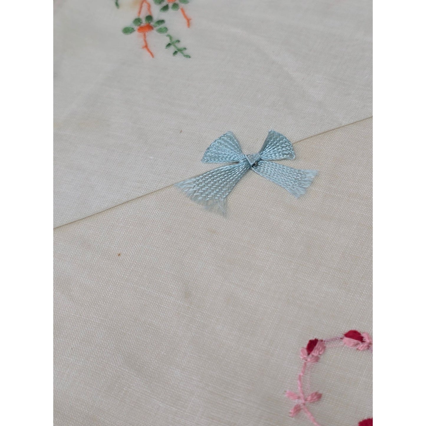 Vintage Embroidered Handkerchiefs in Original Gift Box 1936