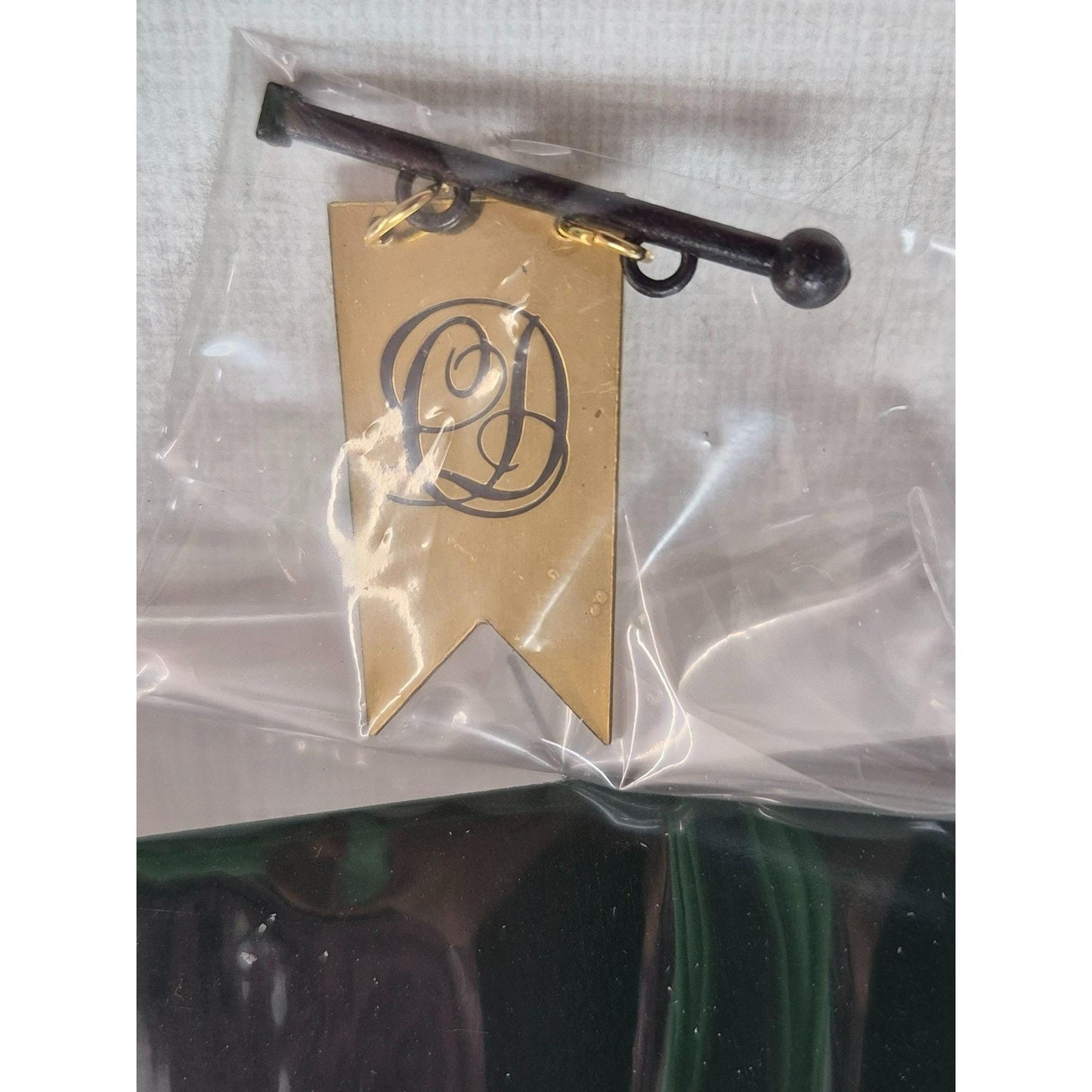 Department 56 Dickens Village Series "The Grapes Inn" 5th Edition 1996