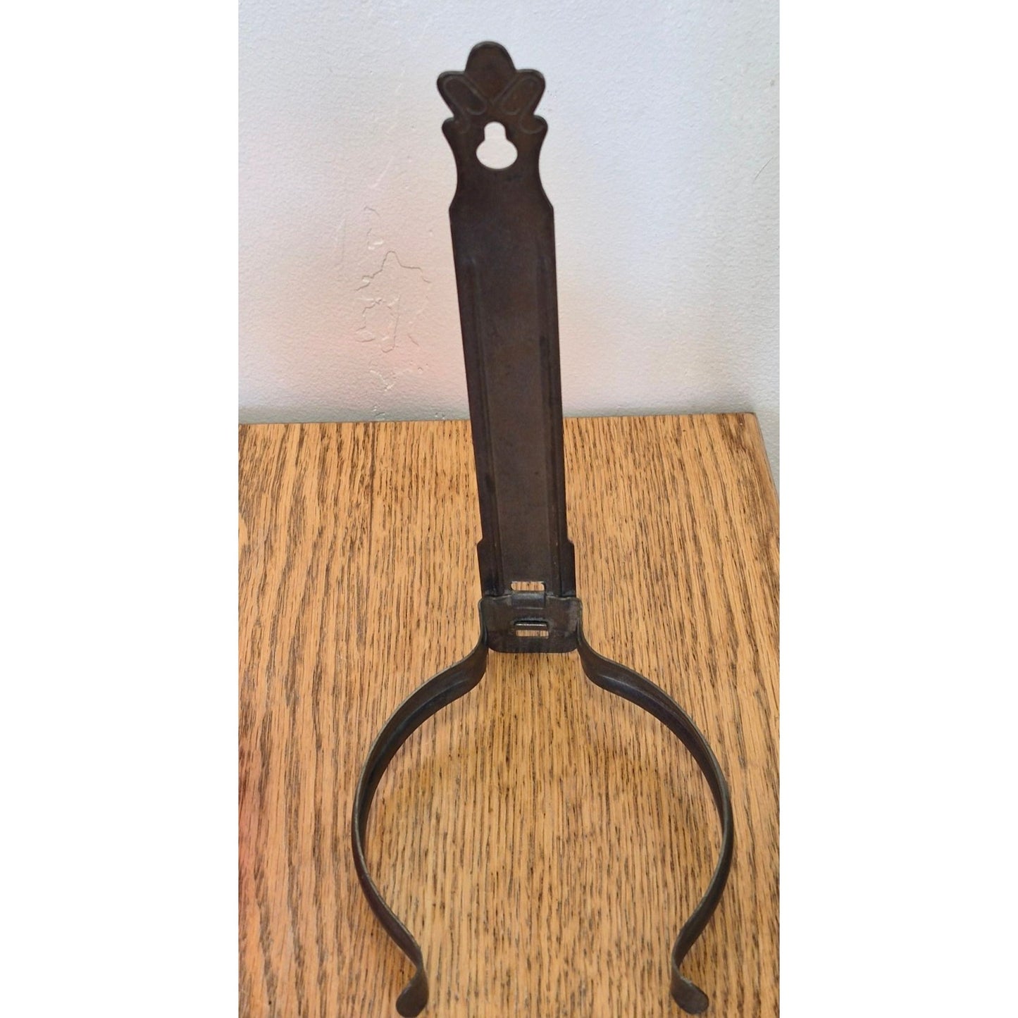 P & A Dorset Thomaston CT Hurricane Oil Lamp Wall Bracket