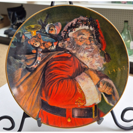 1987 Avon Christmas Plate "The Magic That Santa Brings" Porcelain W/ 22K Gold Trim