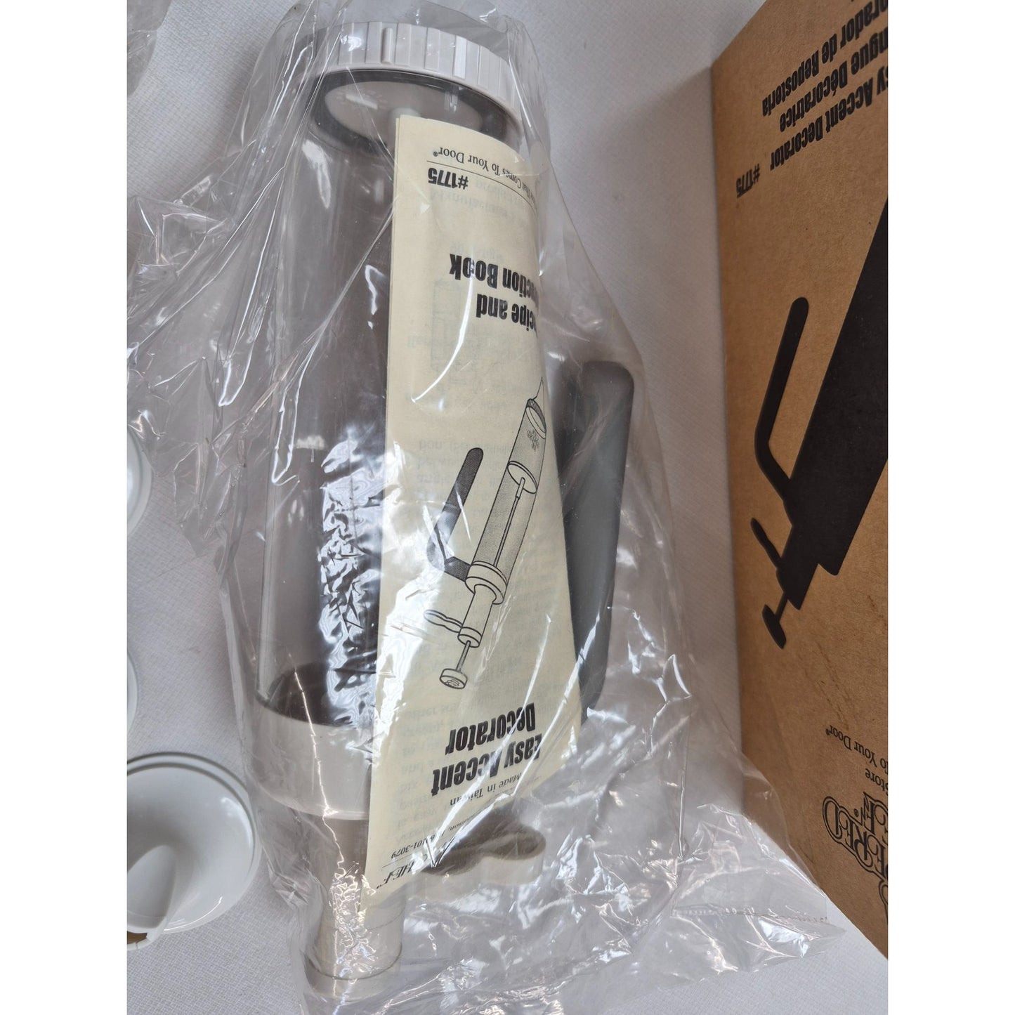 The Pampered Chef Easy Accent Decorator 1775 With 6 Tips