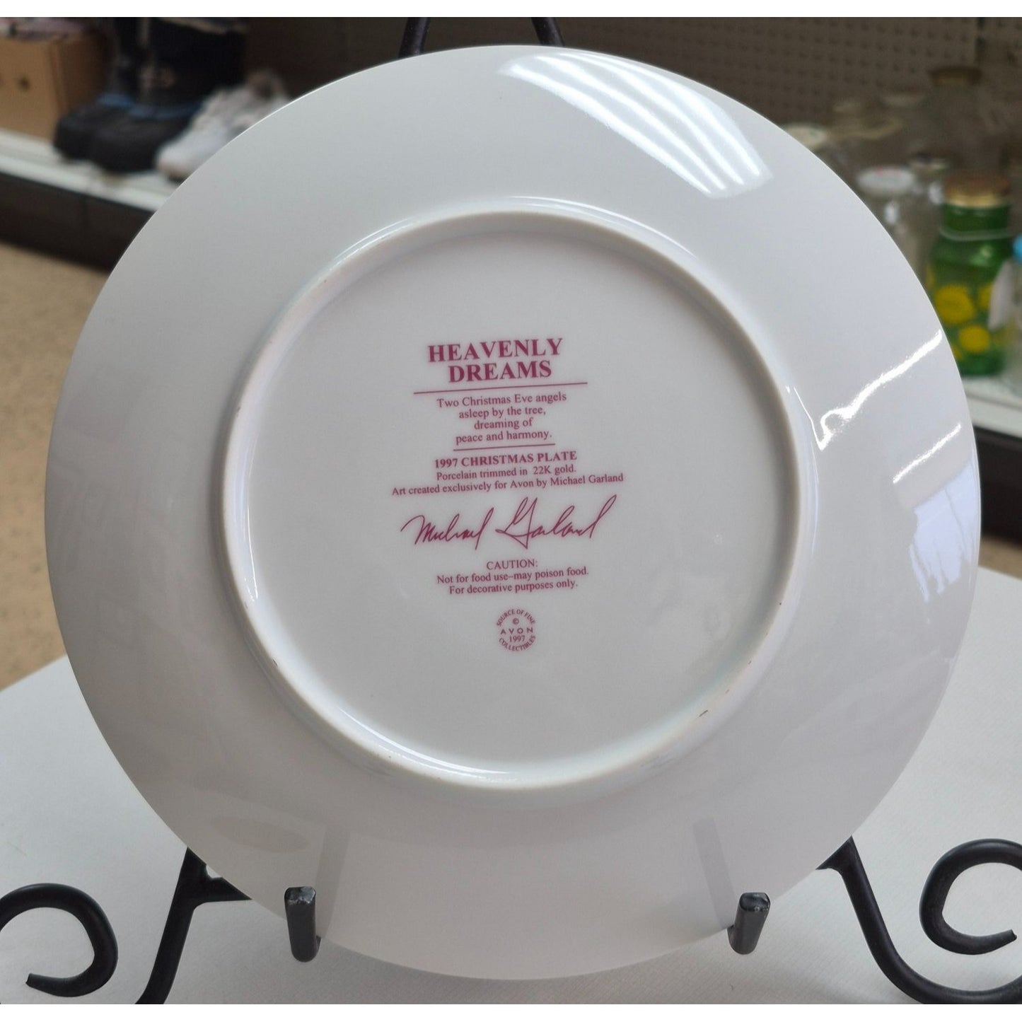 1997 Avon Heavenly Dreams Christmas Plate by Michael Garland 22K Gold Trim Decorative Collectible