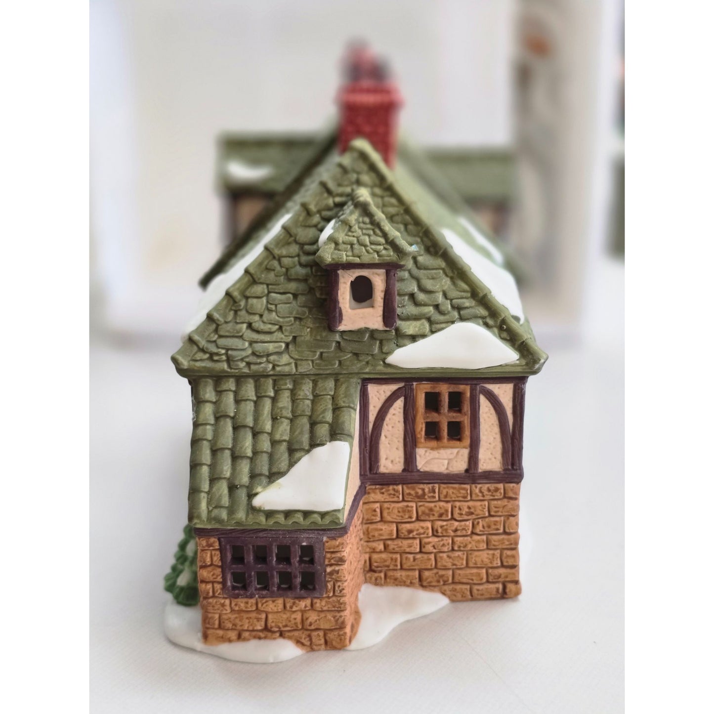 Dept 56 Nicholas Nickleby Cottage 5925-0 Dickens Village Series Heritage Village