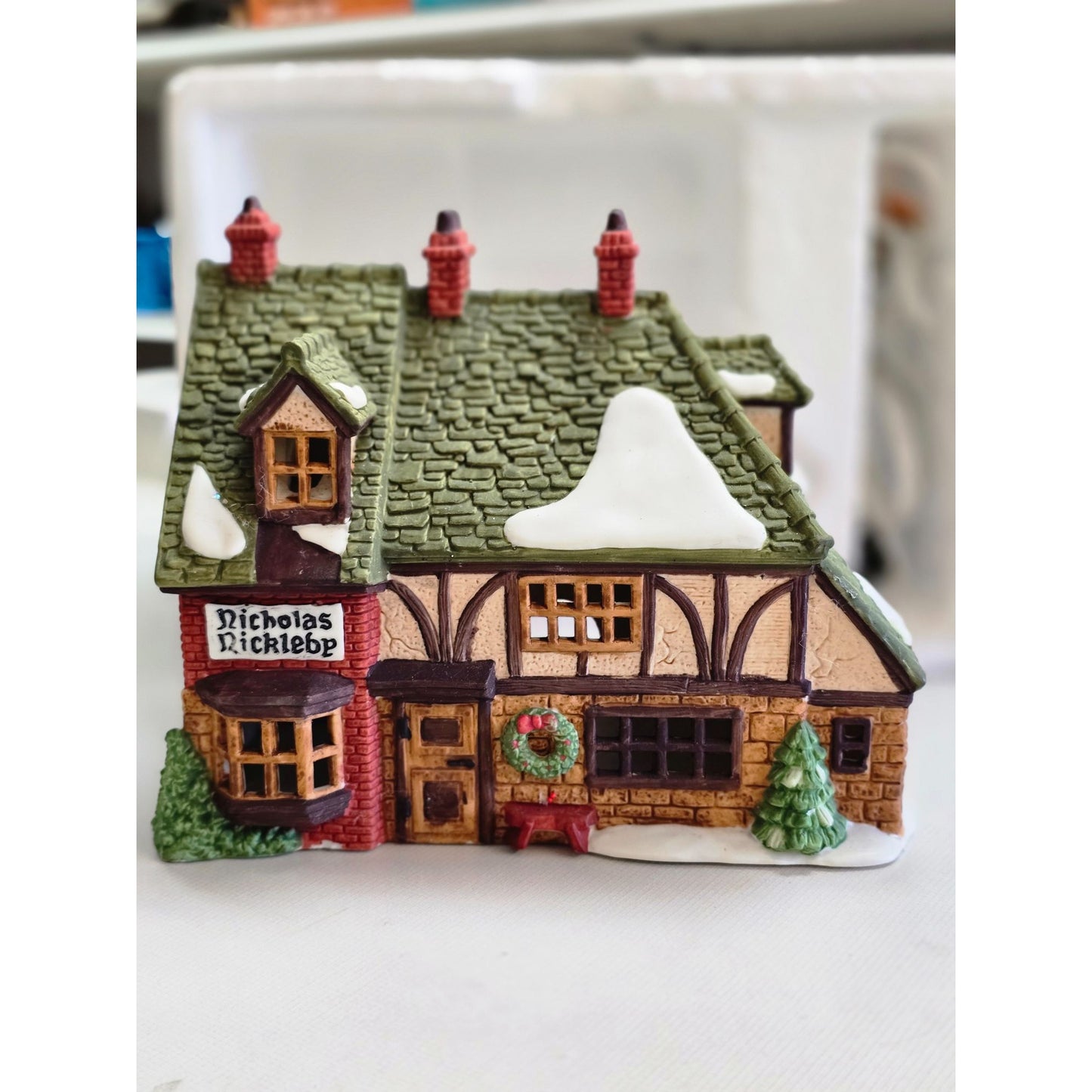 Dept 56 Nicholas Nickleby Cottage 5925-0 Dickens Village Series Heritage Village
