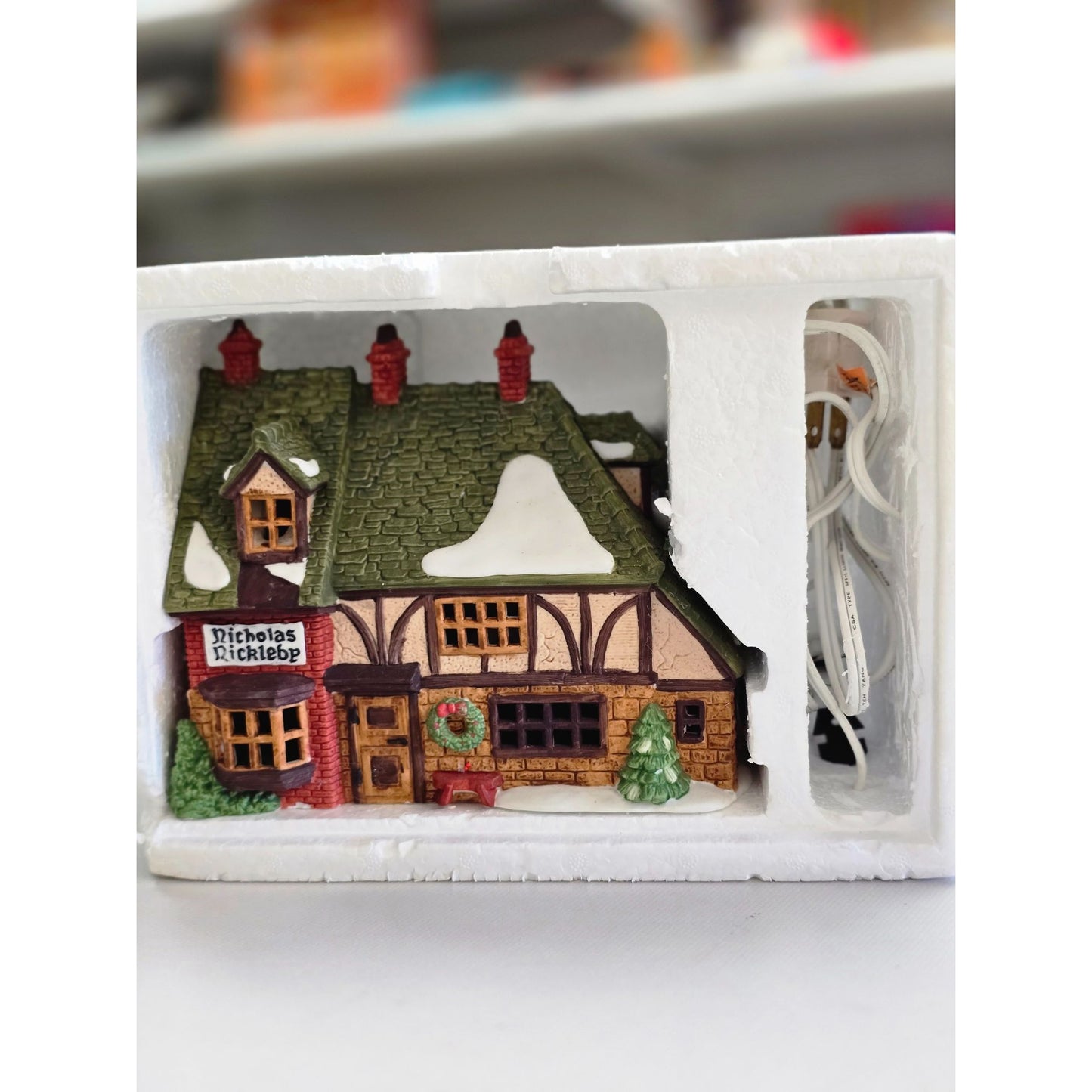 Dept 56 Nicholas Nickleby Cottage 5925-0 Dickens Village Series Heritage Village