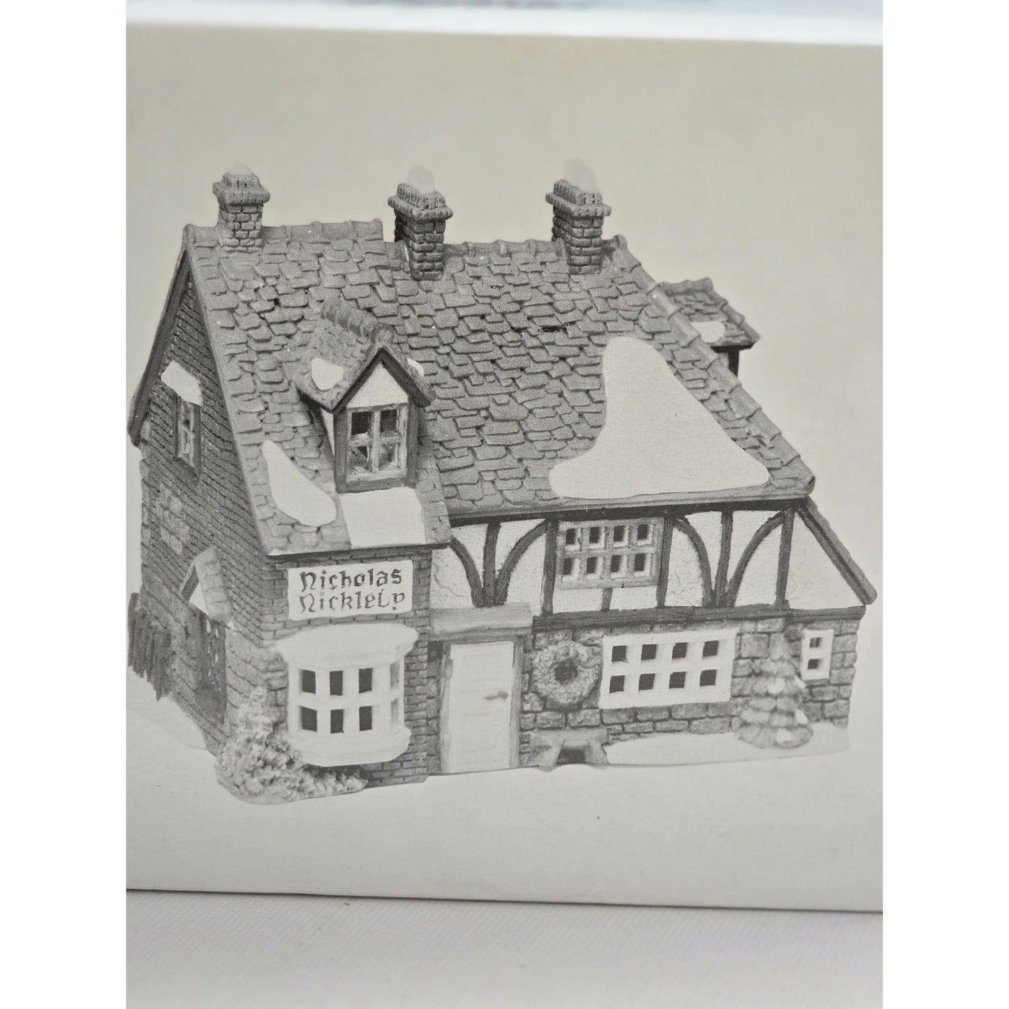 Dept 56 Nicholas Nickleby Cottage 5925-0 Dickens Village Series Heritage Village