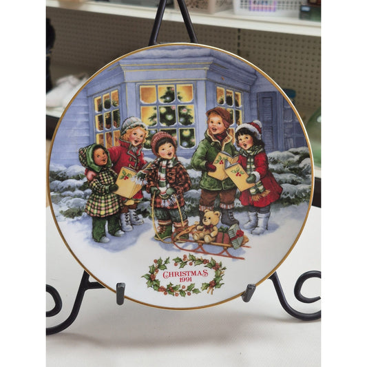 Avon "Perfect Harmony" 1991 Christmas Plate Porcelain & 22K Gold Trim Decorative Holiday Collectible