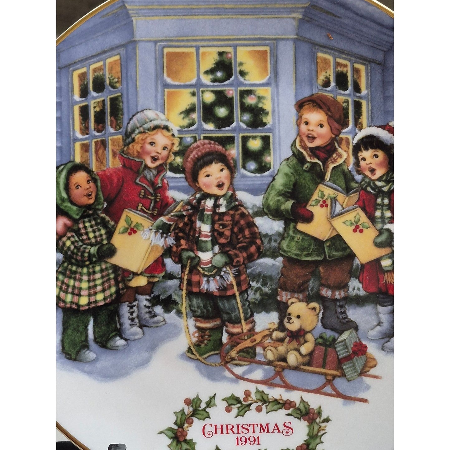 Avon "Perfect Harmony" 1991 Christmas Plate Porcelain & 22K Gold Trim Decorative Holiday Collectible