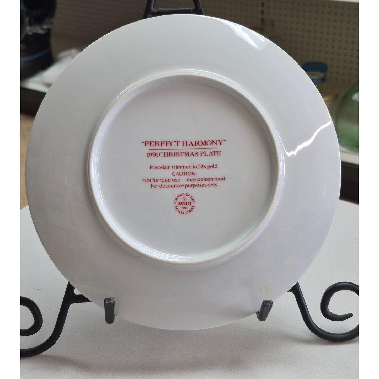 Avon "Perfect Harmony" 1991 Christmas Plate Porcelain & 22K Gold Trim Decorative Holiday Collectible