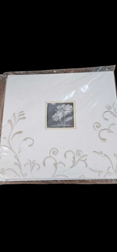 Pioneer Scrapbook Post Style Covers Expansion Pins 12 x 12 White Floral