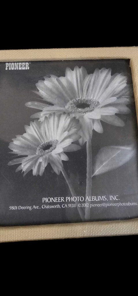 Pioneer Scrapbook Post Style Covers Expansion Pins 12 x 12 White Floral