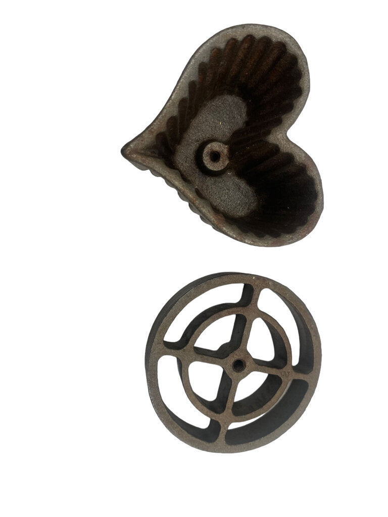 VINTAGE Griswold Cast Iron Paddy Molds