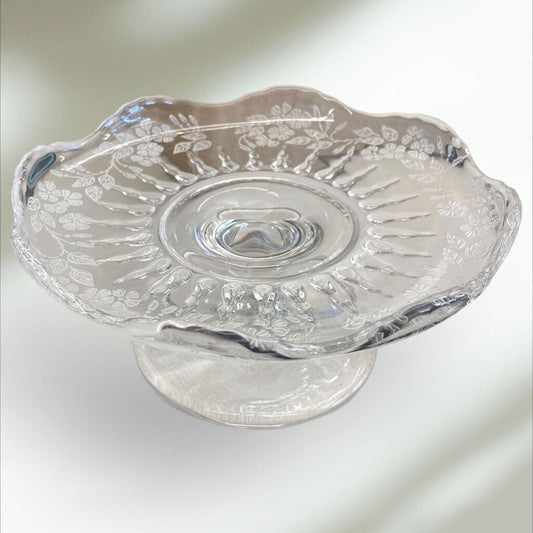VINTAGE 1950's New Martinsville Meadow Wreath Etched Glass Cheese Pastry Stand 2.5" Tall 5.5" Diameter