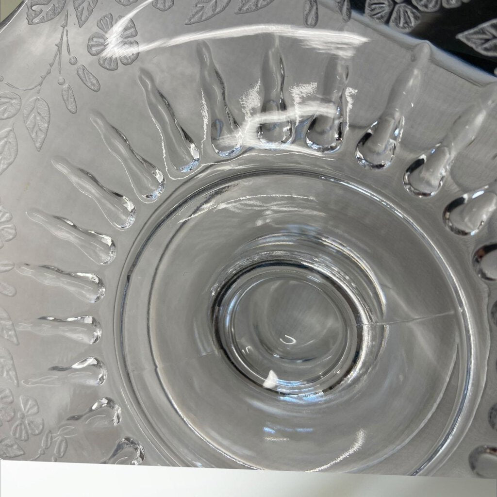 VINTAGE 1950's New Martinsville Meadow Wreath Etched Glass Cheese Pastry Stand 2.5" Tall 5.5" Diameter