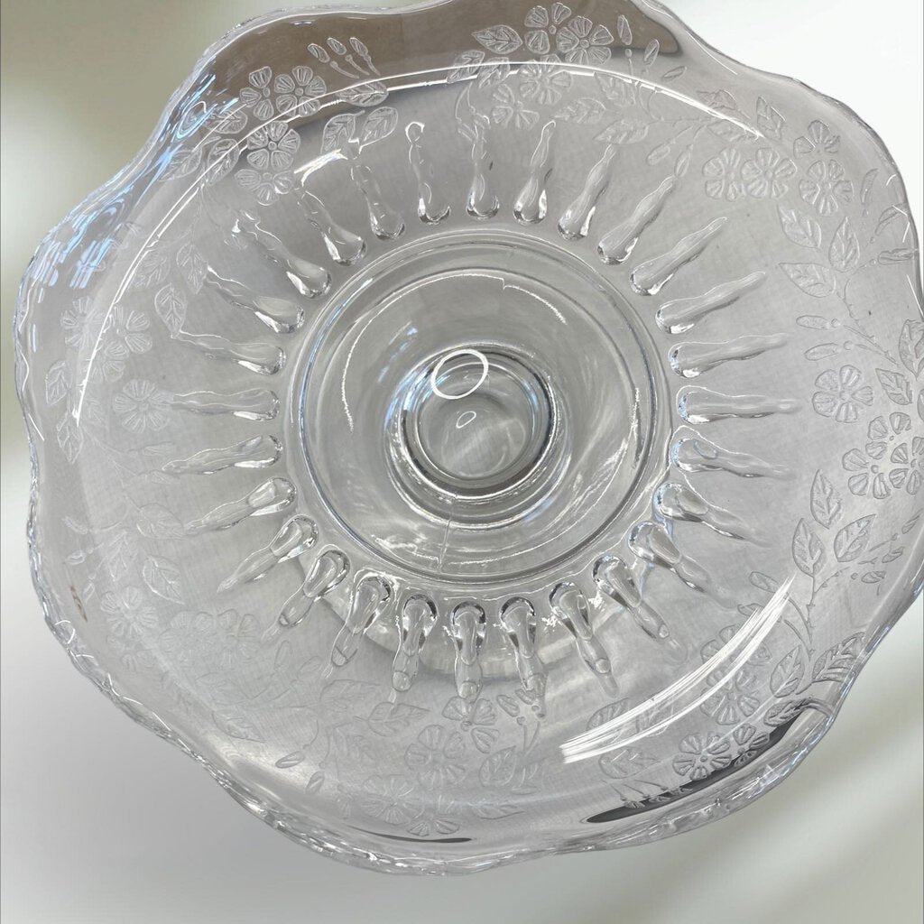 VINTAGE 1950's New Martinsville Meadow Wreath Etched Glass Cheese Pastry Stand 2.5" Tall 5.5" Diameter