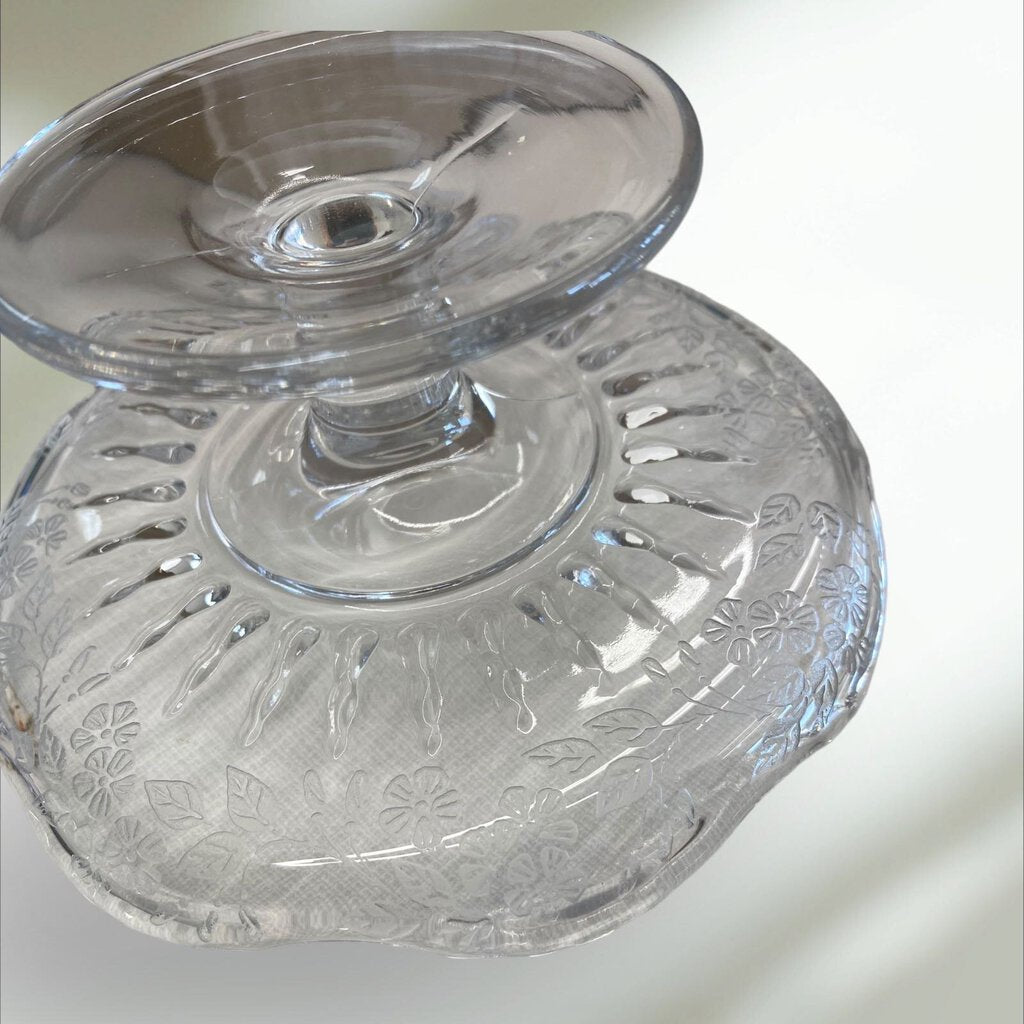 VINTAGE 1950's New Martinsville Meadow Wreath Etched Glass Cheese Pastry Stand 2.5" Tall 5.5" Diameter