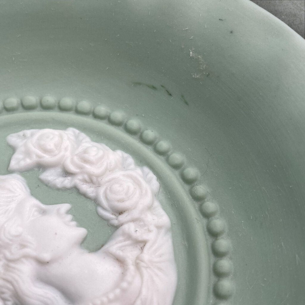 Vintage Cameo Jasperware Green Hanging Wall Plate 4.75" Diameter Ceramic