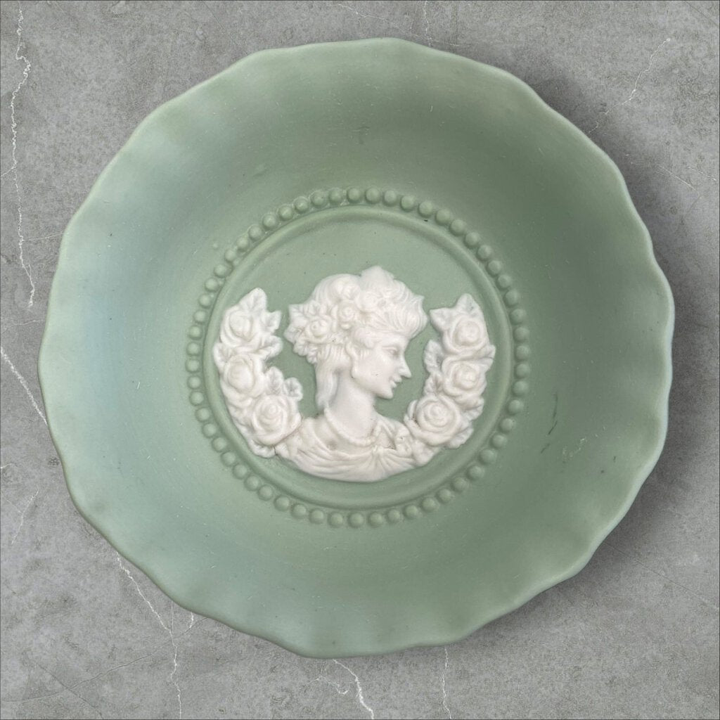 Vintage Cameo Jasperware Green Hanging Wall Plate 4.75" Diameter Ceramic