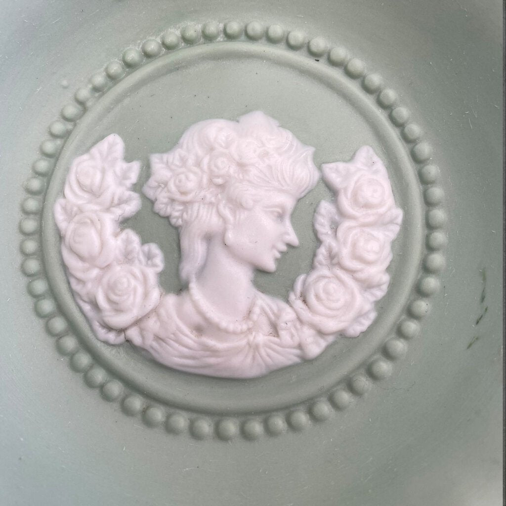 Vintage Cameo Jasperware Green Hanging Wall Plate 4.75" Diameter Ceramic