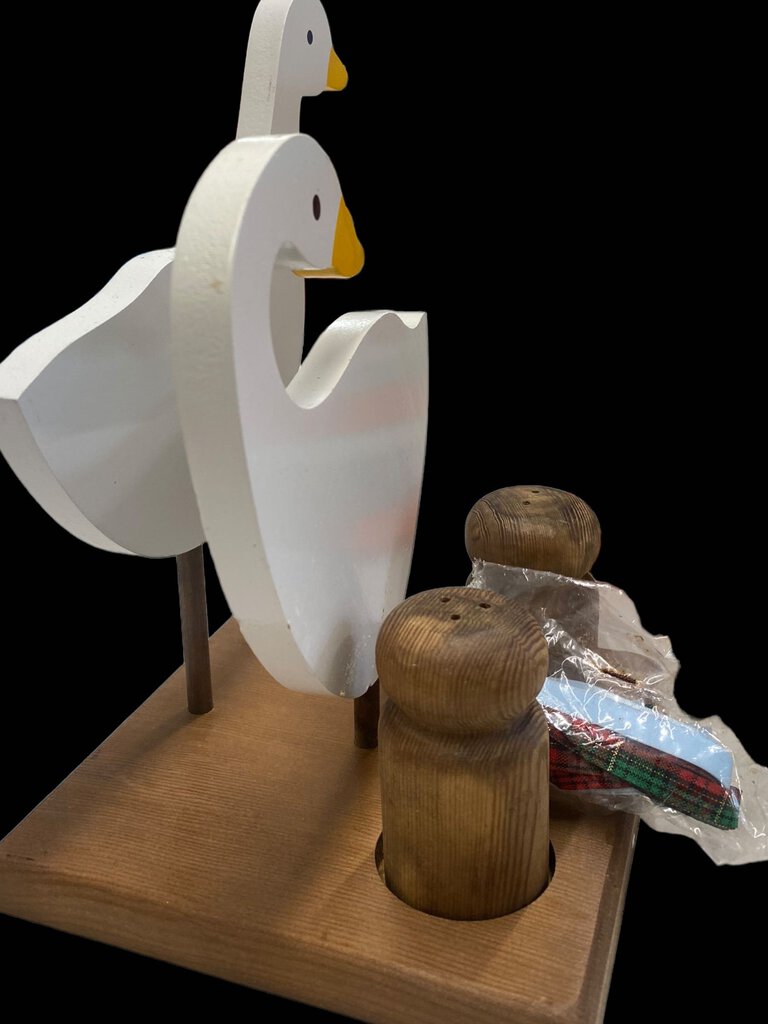 Vintage Country Geese Goose Napkin Holder Salt Pepper Shaker Wood