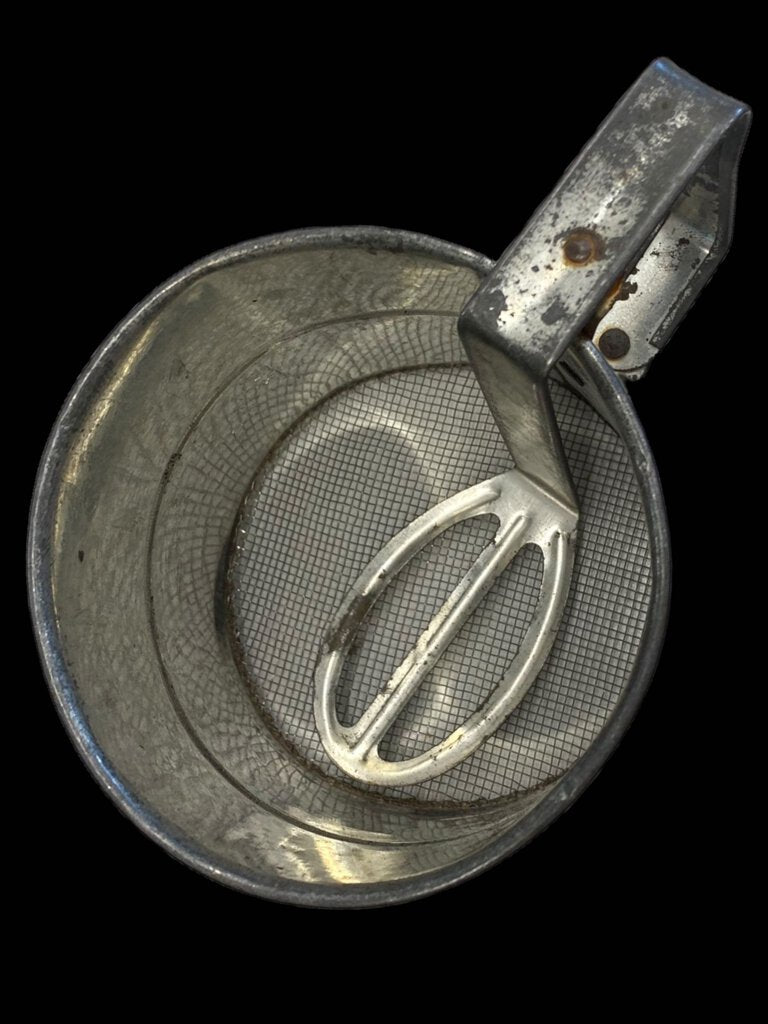 Vintage 2 Cup Manual Flour Sifter