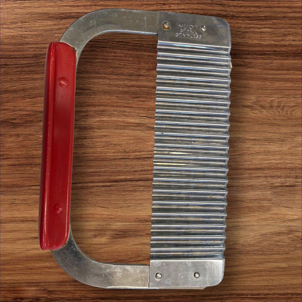 Vintage HUOT Vegetable Crinkle Cutter Slicer Garnish Tool Red Handle Stainless Steel