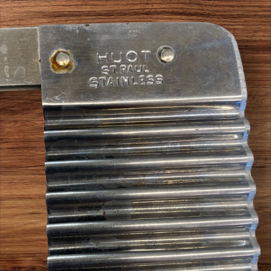 Vintage HUOT Vegetable Crinkle Cutter Slicer Garnish Tool Red Handle Stainless Steel