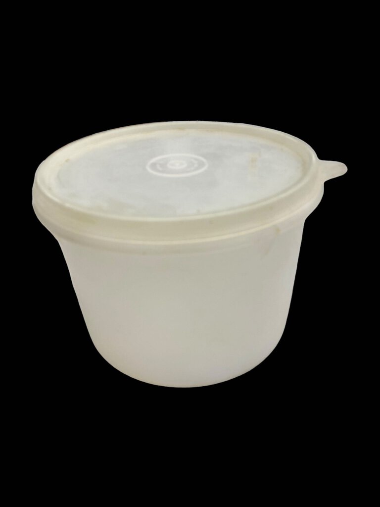 Tupperware Container Round with Lid