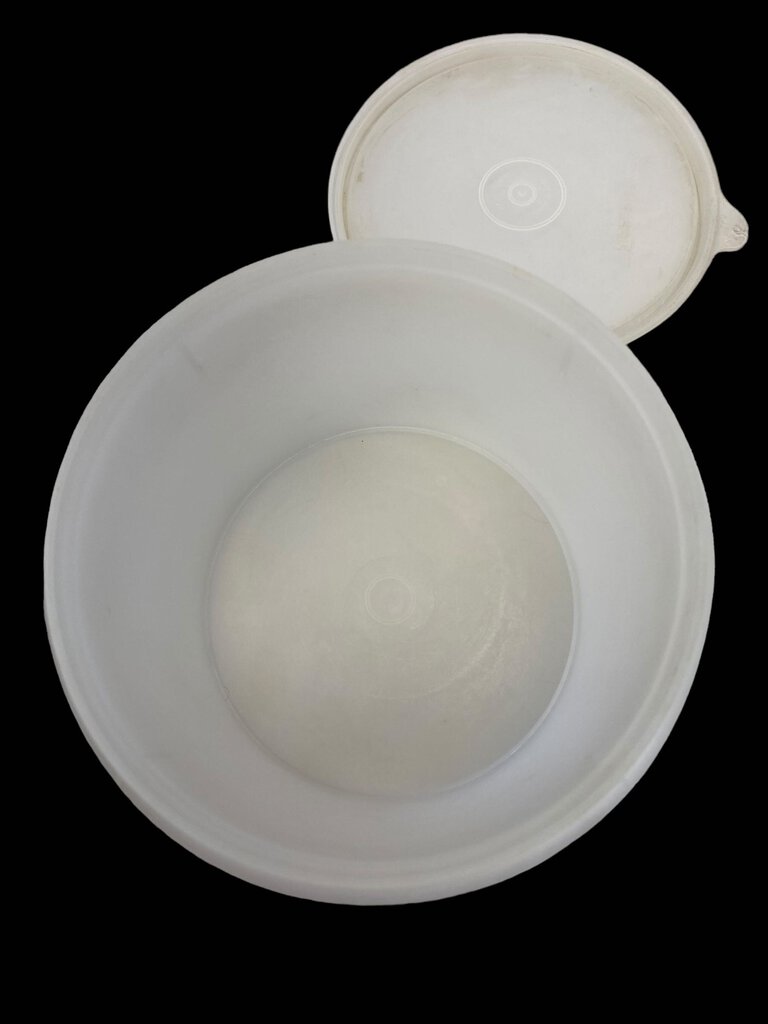 Tupperware Container Round with Lid
