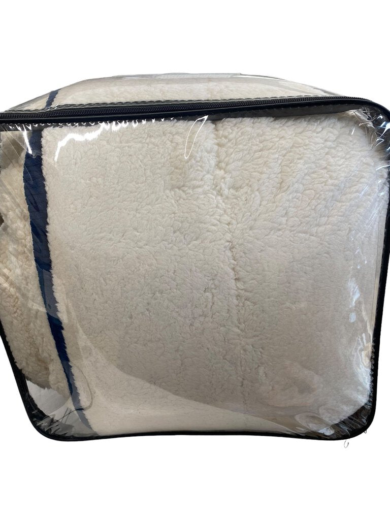 Textured Velvet Plush Comforter Full/Queen