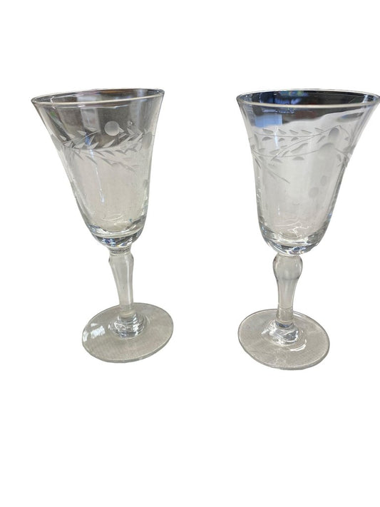 2 Etched Stemmed Glasses Leaf Pattern 1 oz