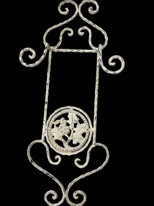 Hand Formed Heavy Wire Single Plate Display Rack Wall Mounted Grape Accent 22"