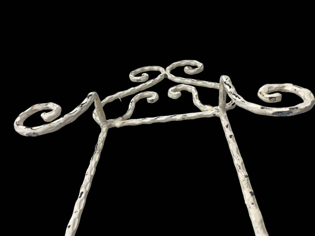 Hand Formed Heavy Wire Single Plate Display Rack Wall Mounted Grape Accent 22"